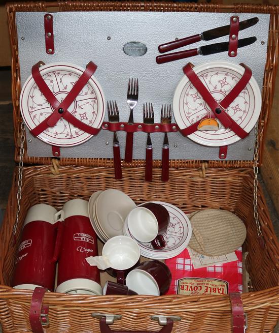 Modern picnic basket